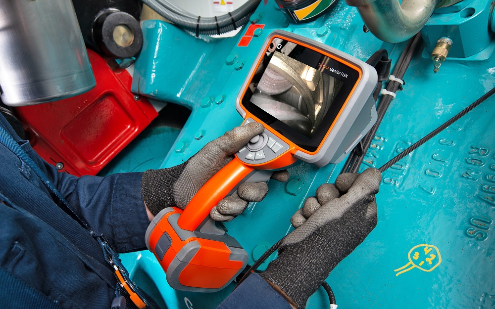 使用工业内窥镜检查电厂设备