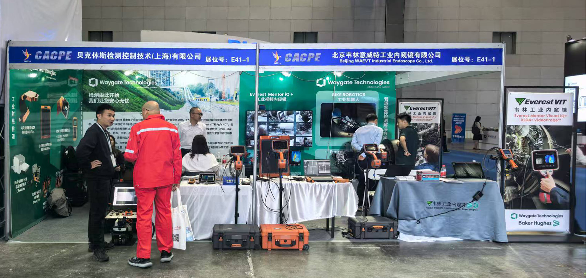 众多石油化工客户在联合展台驻足交流